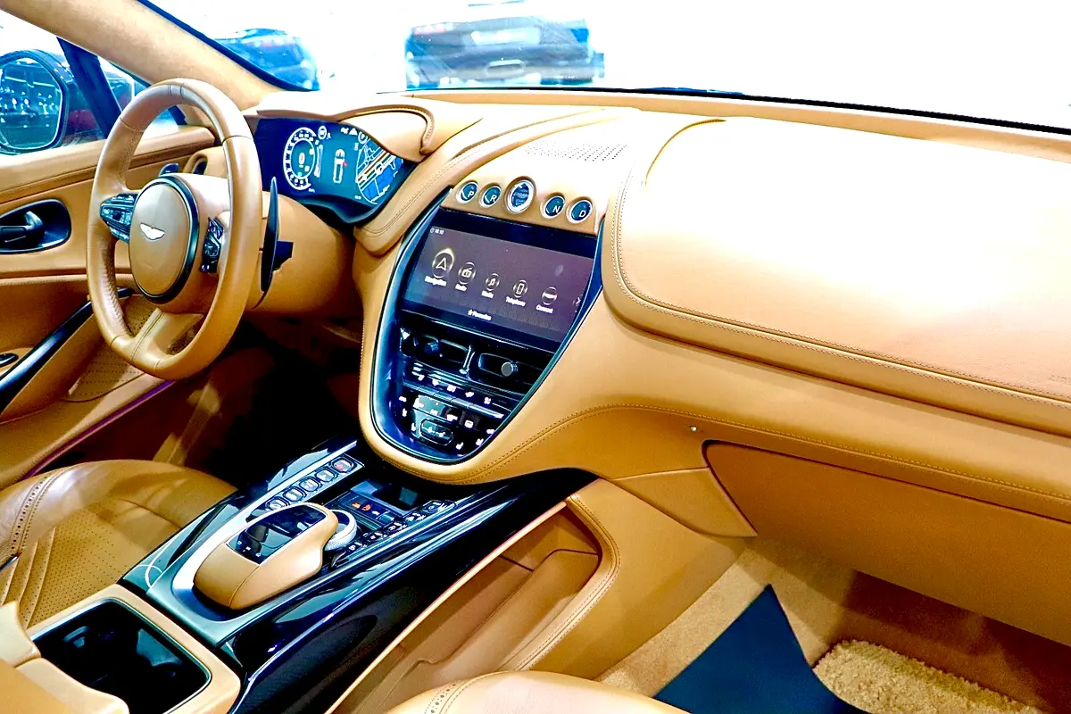 ASTON MARTIN DBX 550 2021 - photo 6 - Import Émirats | International Cars