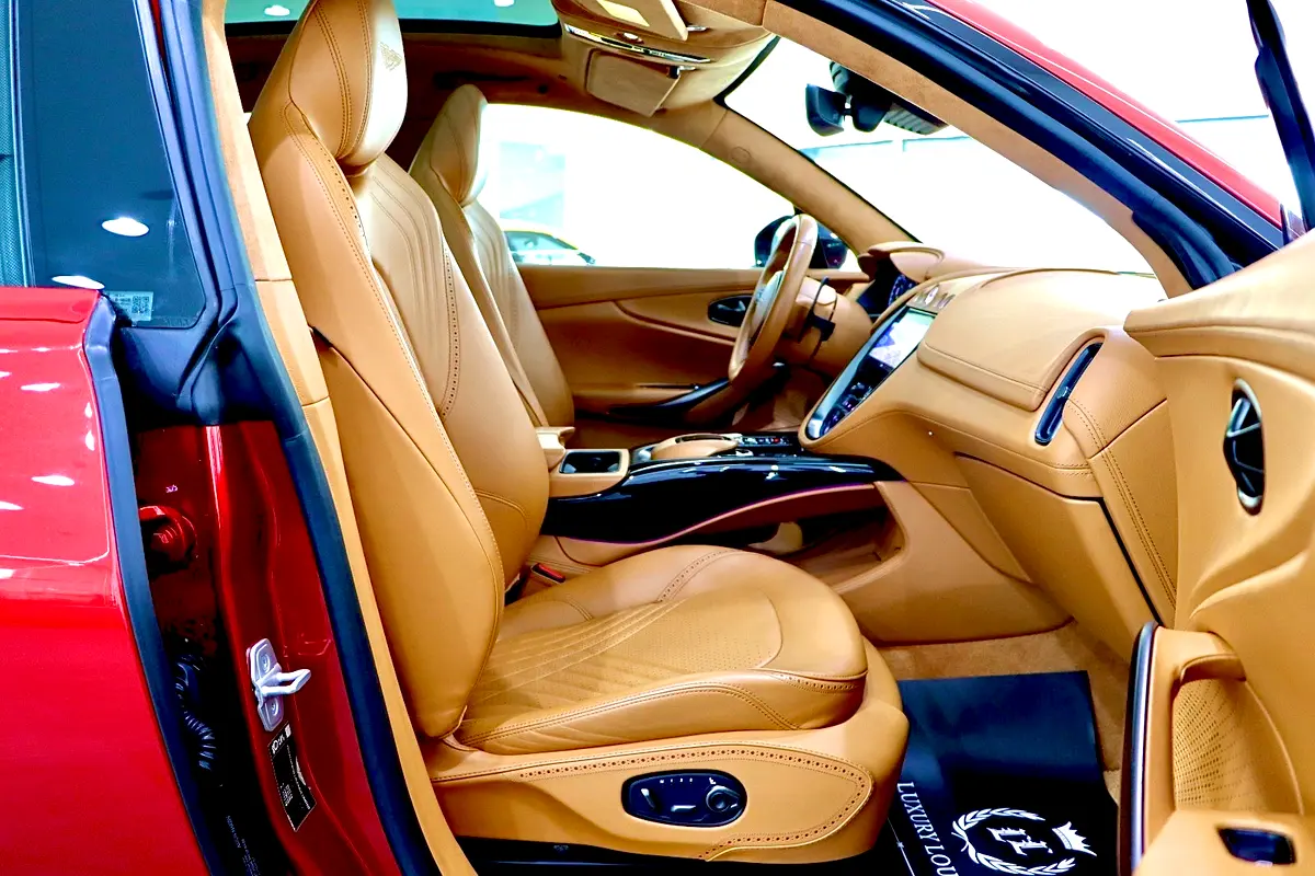 ASTON MARTIN DBX 550 2021 - photo 8 - Import Émirats | International Cars