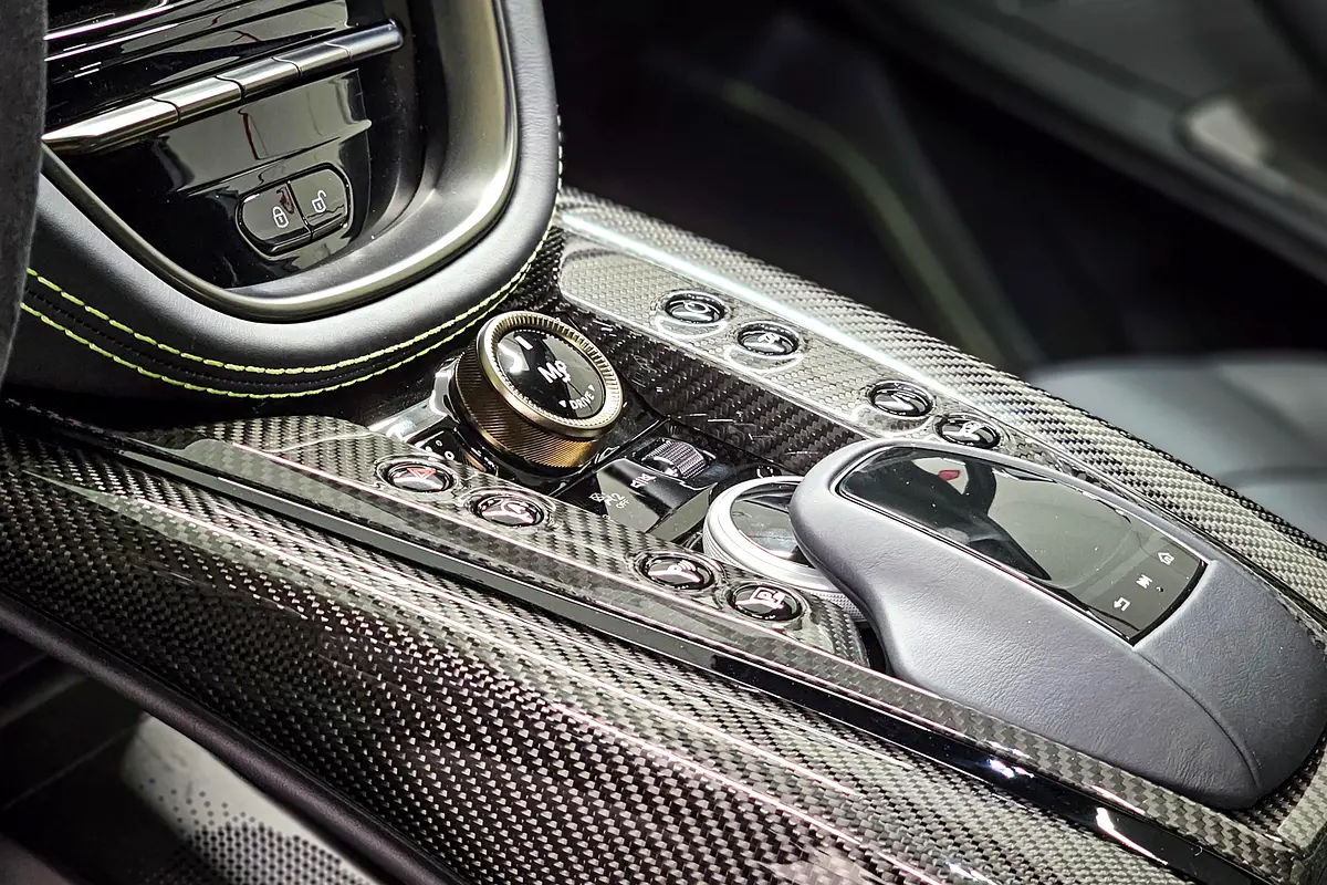 ASTON MARTIN DBX 707 2023 - photo 11 - Import Émirats | International Cars