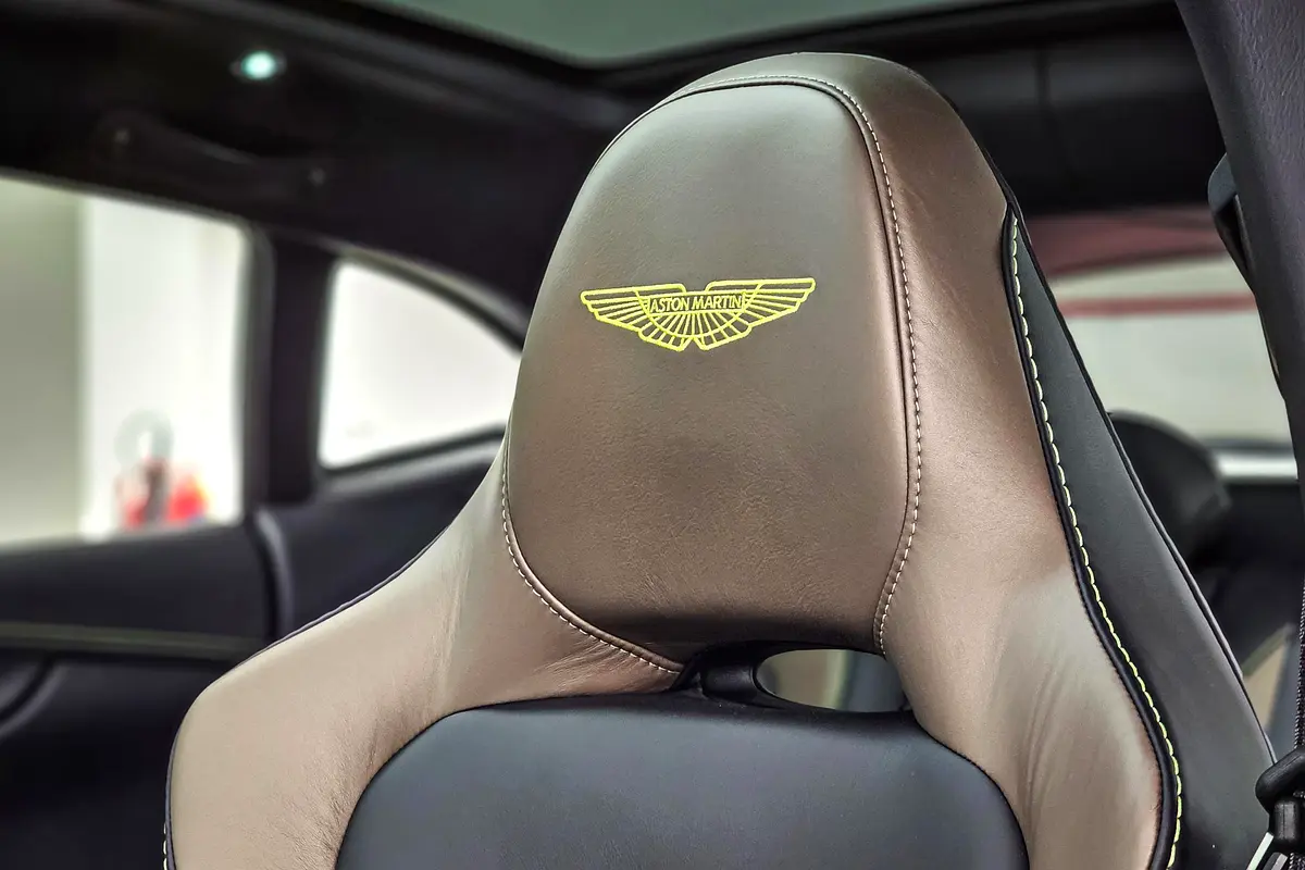 ASTON MARTIN DBX 707 2023 - photo 9 - Import Émirats | International Cars