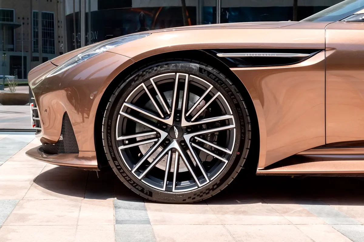 ASTON MARTIN DB12 Coupe 2024 - photo 5 - Import Émirats | International Cars