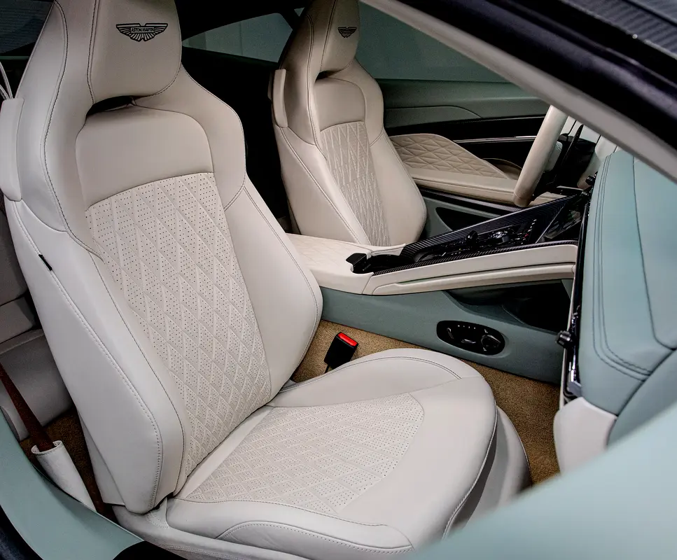 ASTON MARTIN DB12 Coupe 2024 - photo 11 - Import Émirats | International Cars