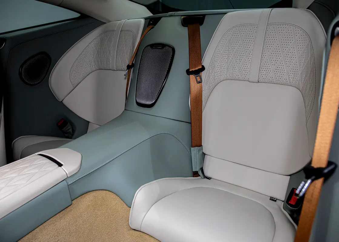 ASTON MARTIN DB12 Coupe 2024 - photo 12 - Import Émirats | International Cars