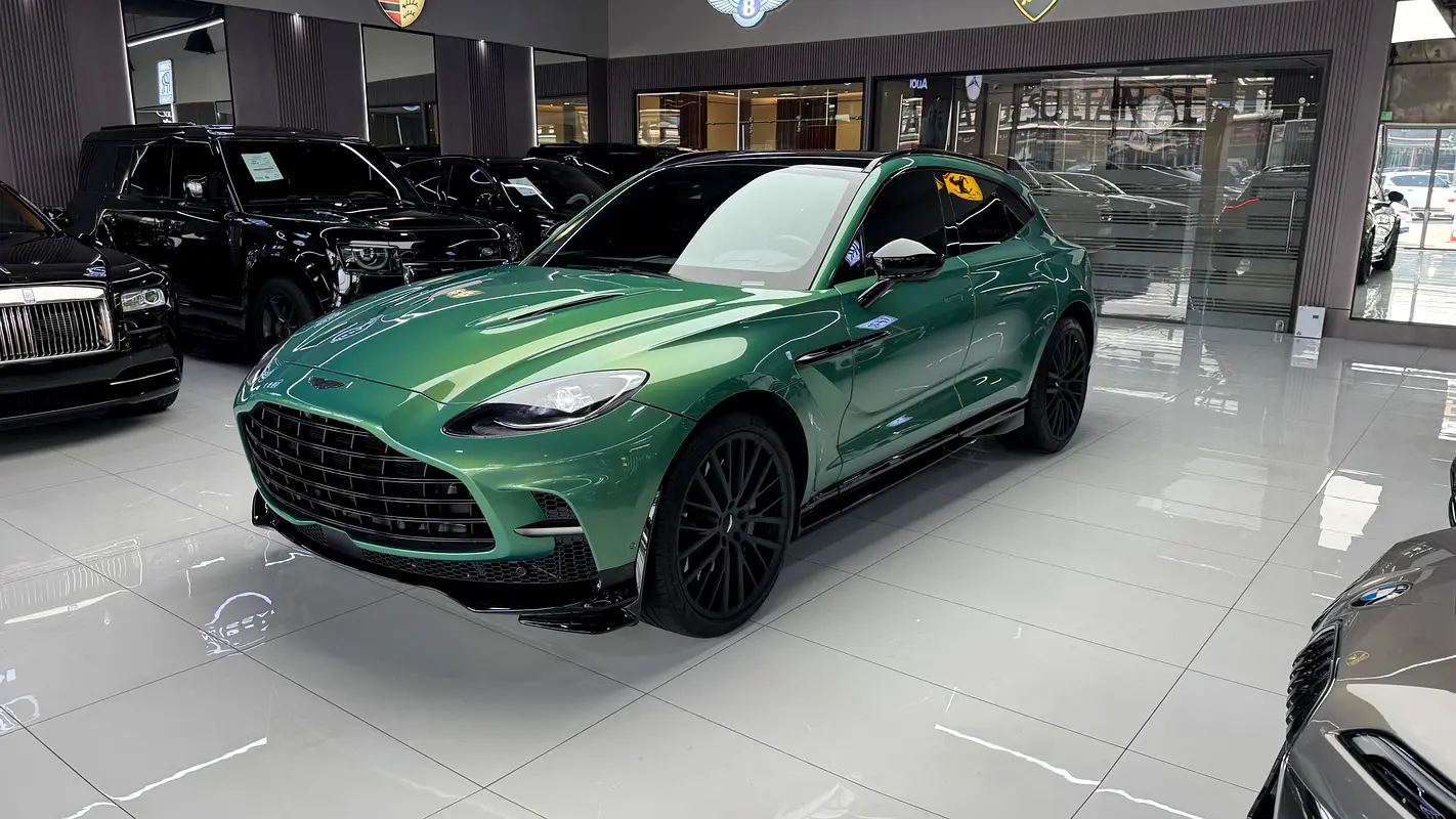ASTON MARTIN DBX 707 2024