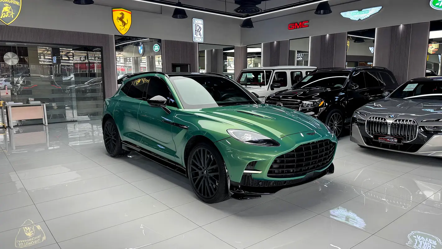ASTON MARTIN DBX 707 2024 - photo 8 - Import Émirats | International Cars
