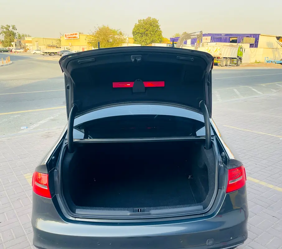 AUDI A4 2.0 TFSI Quattro S 2013 - photo 10 - Import Émirats | International Cars