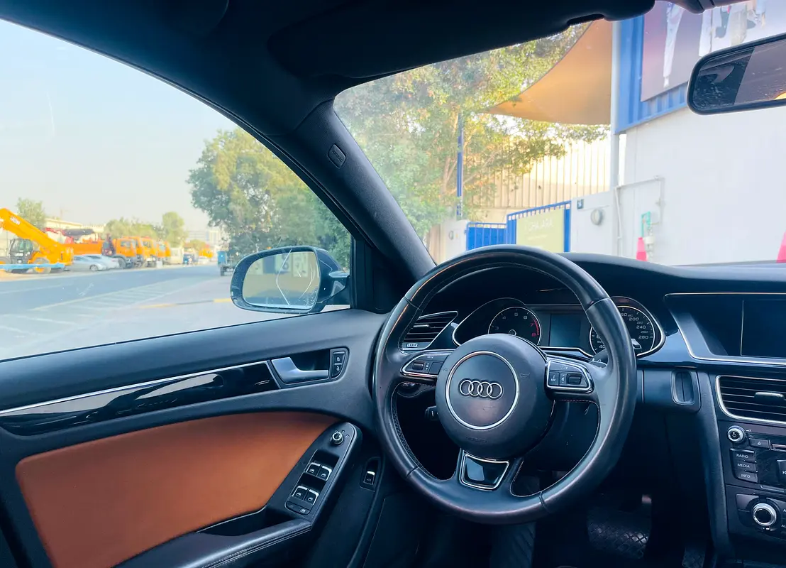 AUDI A4 2.0 TFSI Quattro S 2013 - photo 9 - Import Émirats | International Cars