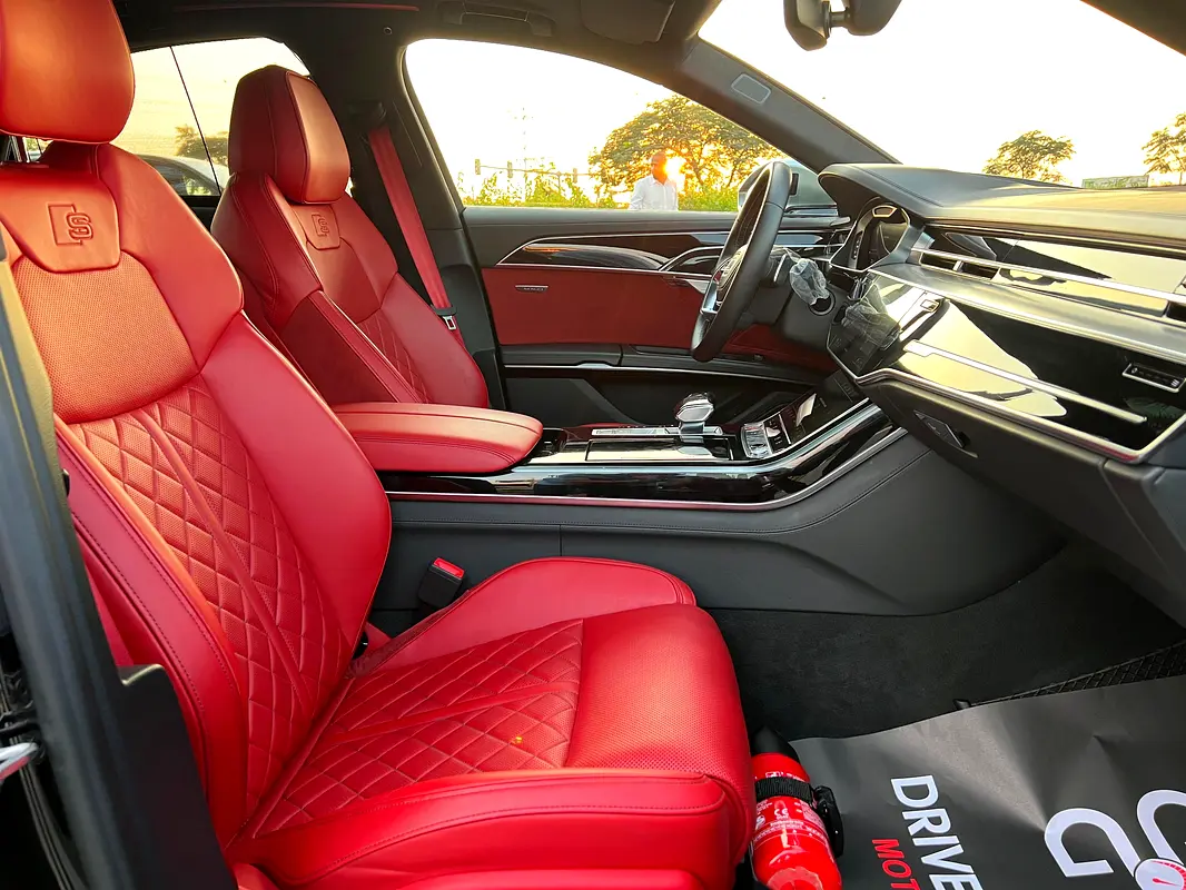 AUDI S8 4.0 TFSI quattro 2020 - photo 9 - Import Émirats | International Cars