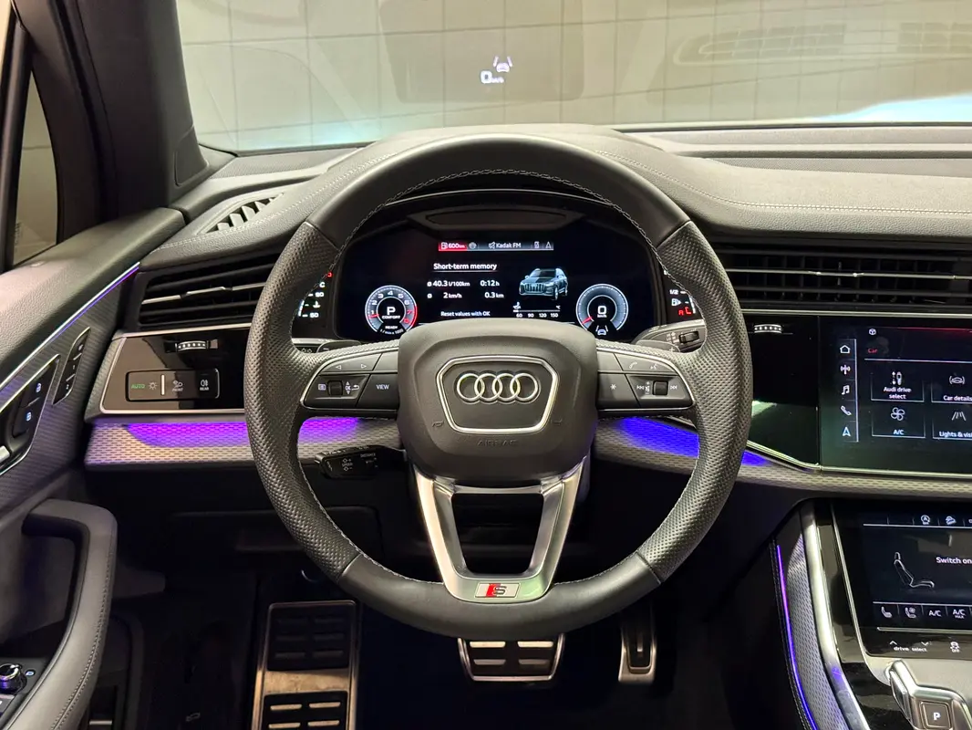 AUDI Q7 55 TFSI quattro 2024 - photo 10 - Import Émirats | International Cars