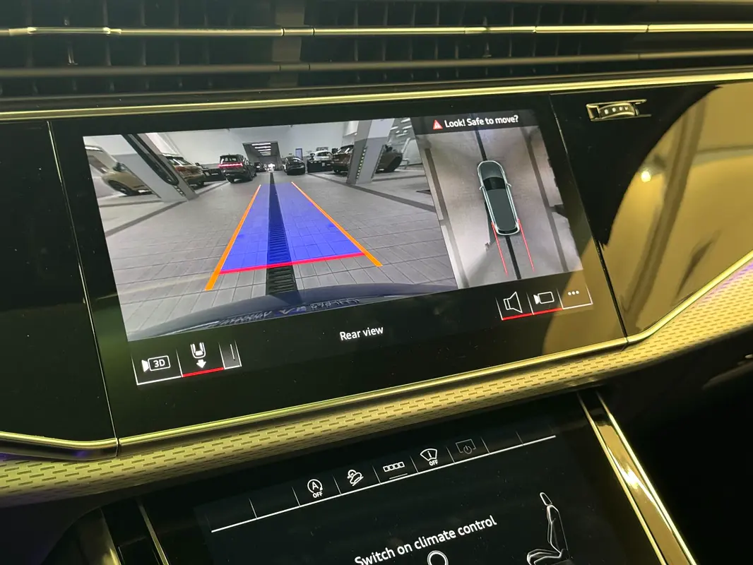 AUDI Q7 55 TFSI quattro 2024 - photo 9 - Import Émirats | International Cars