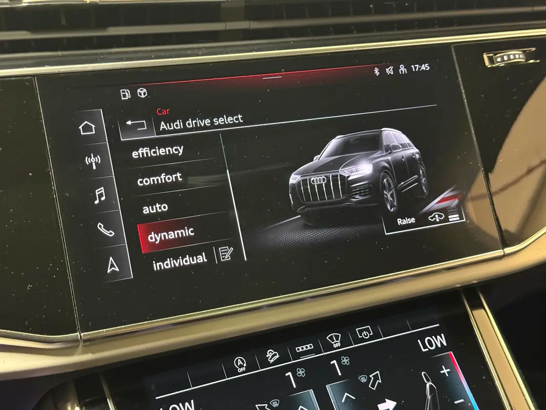 AUDI Q7 55 TFSI quattro 2024 - photo 12 - Import Émirats | International Cars