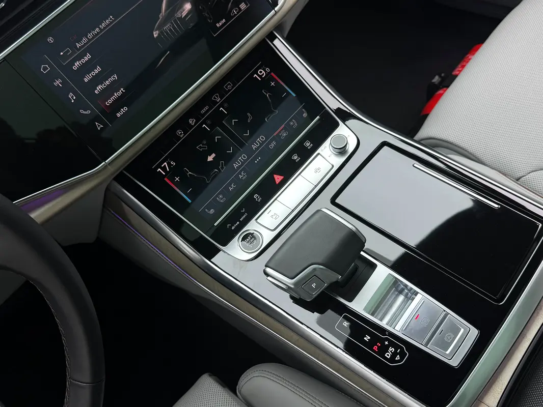 AUDI Q7 55 TFSI quattro 2024 - photo 11 - Import Émirats | International Cars