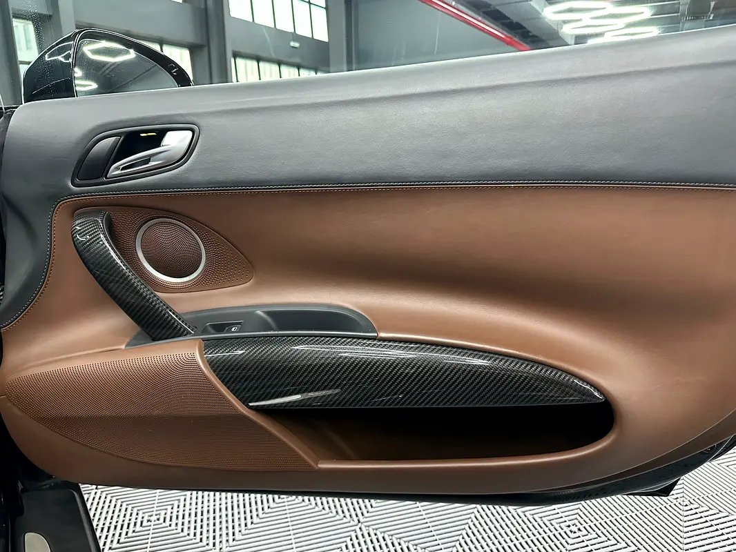 AUDI R8 Spyder 2012 - photo 10 - Import Émirats | International Cars