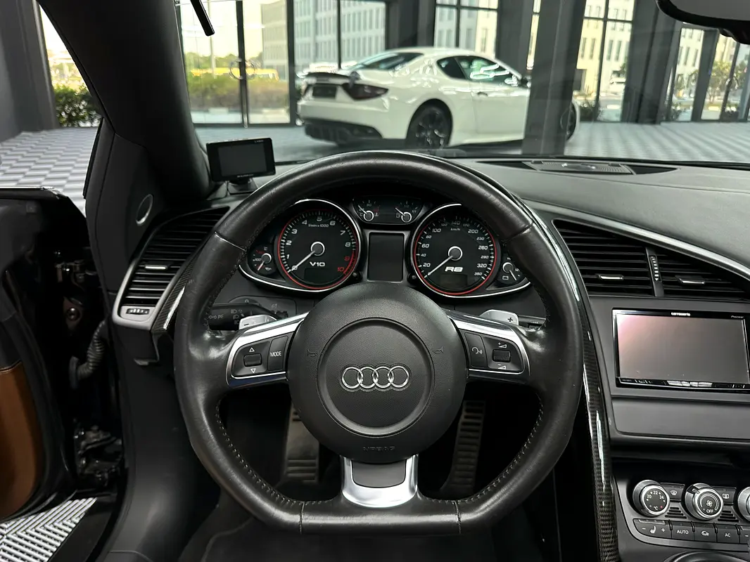 AUDI R8 Spyder 2012 - photo 11 - Import Émirats | International Cars