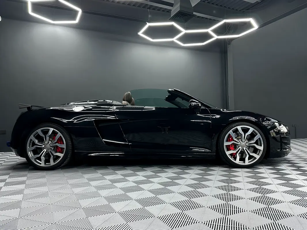 AUDI R8 Spyder 2012 - photo 4 - Import Émirats | International Cars