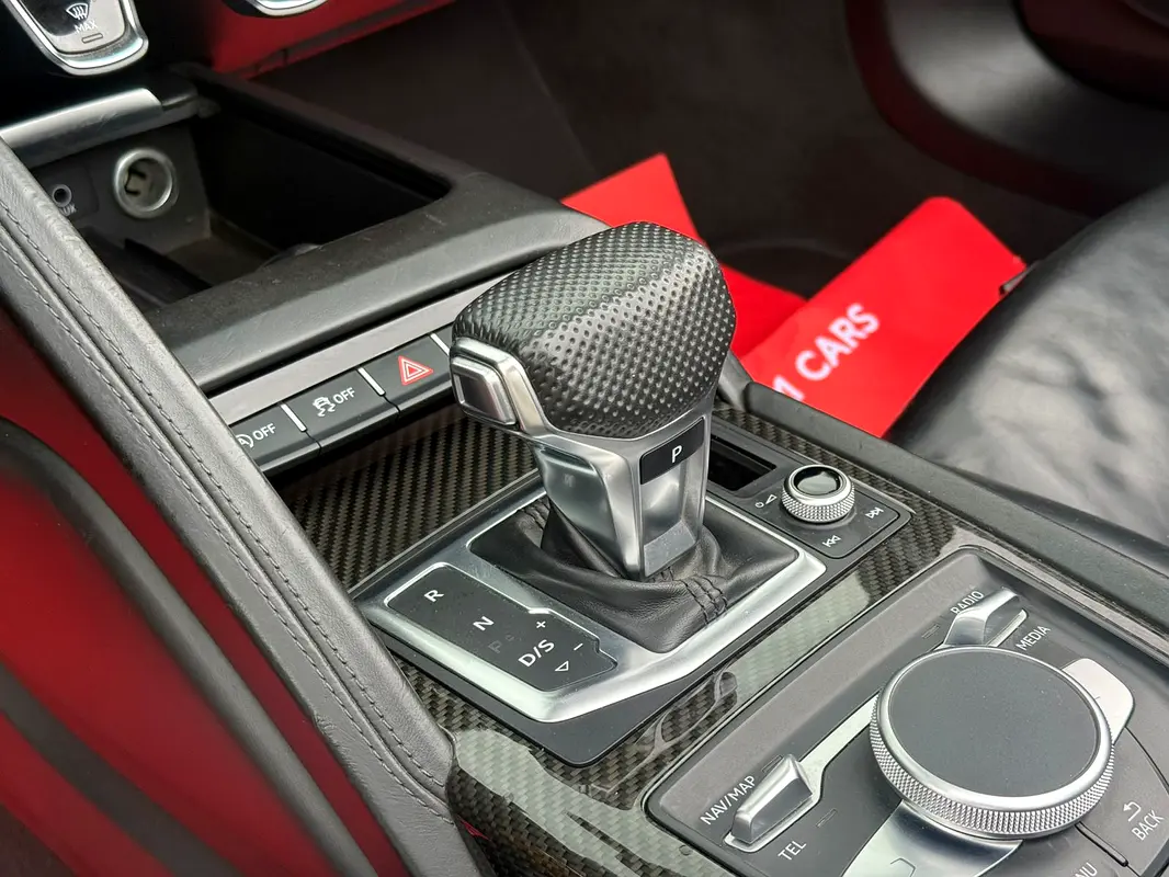 AUDI R8 V10 FSI quattro 2021 - photo 10 - Import Émirats | International Cars