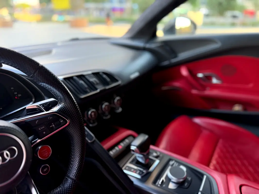 AUDI R8 V10 Plus quattro 2017 - photo 10 - Import Émirats | International Cars