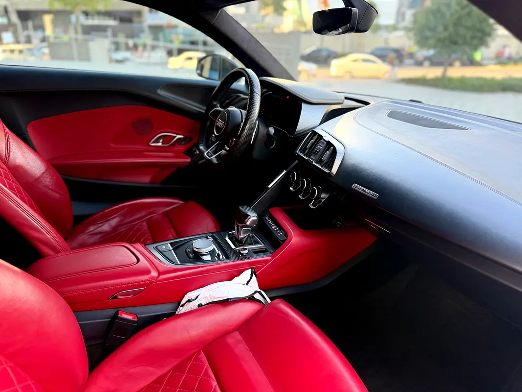 AUDI R8 V10 Plus quattro 2017 - photo 11 - Import Émirats | International Cars