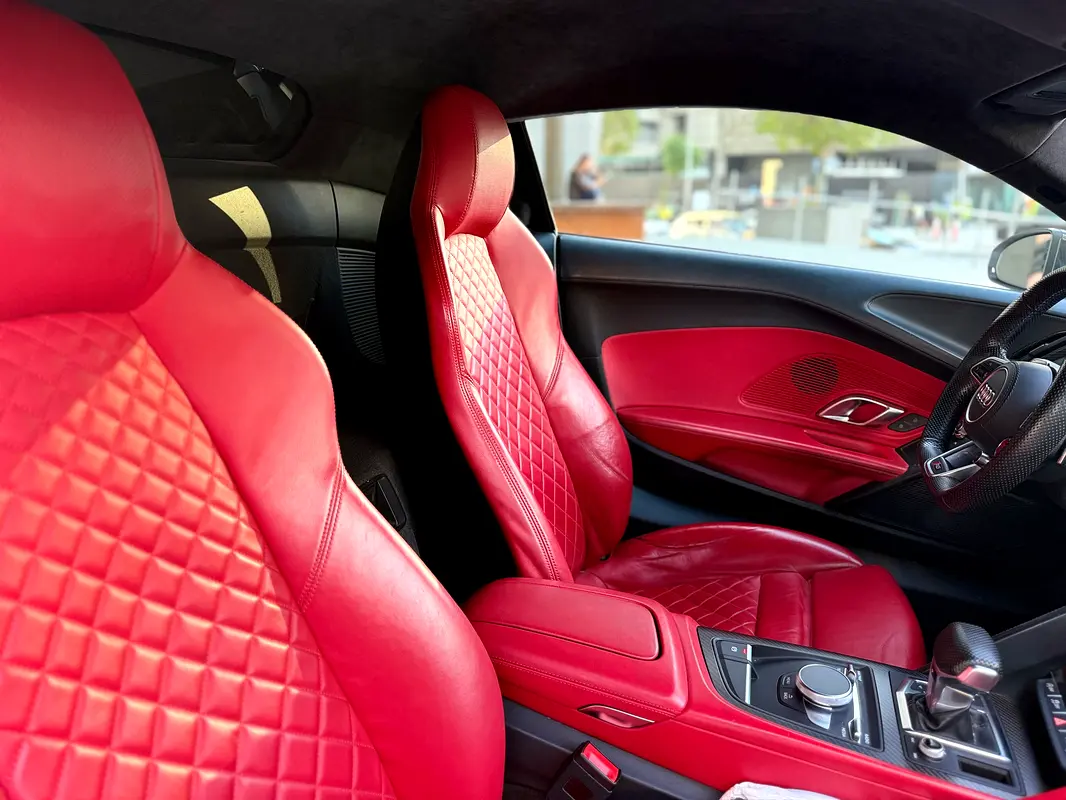 AUDI R8 V10 Plus quattro 2017 - photo 12 - Import Émirats | International Cars