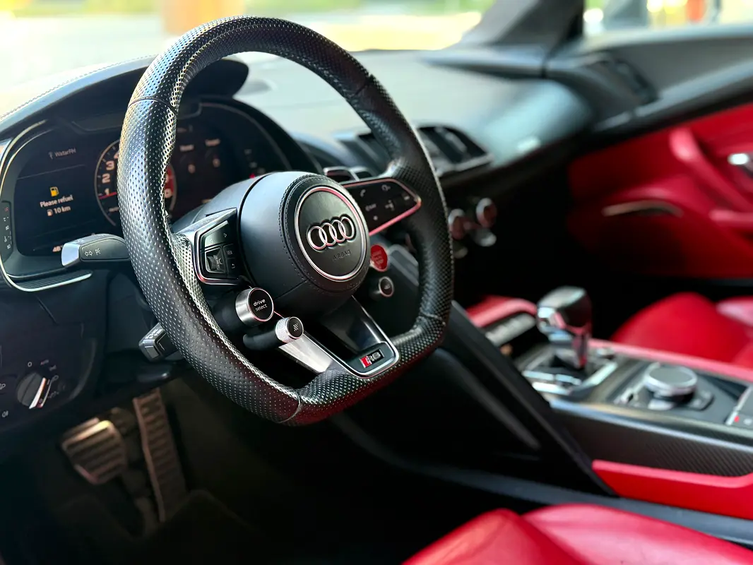 AUDI R8 V10 Plus quattro 2017 - photo 8 - Import Émirats | International Cars