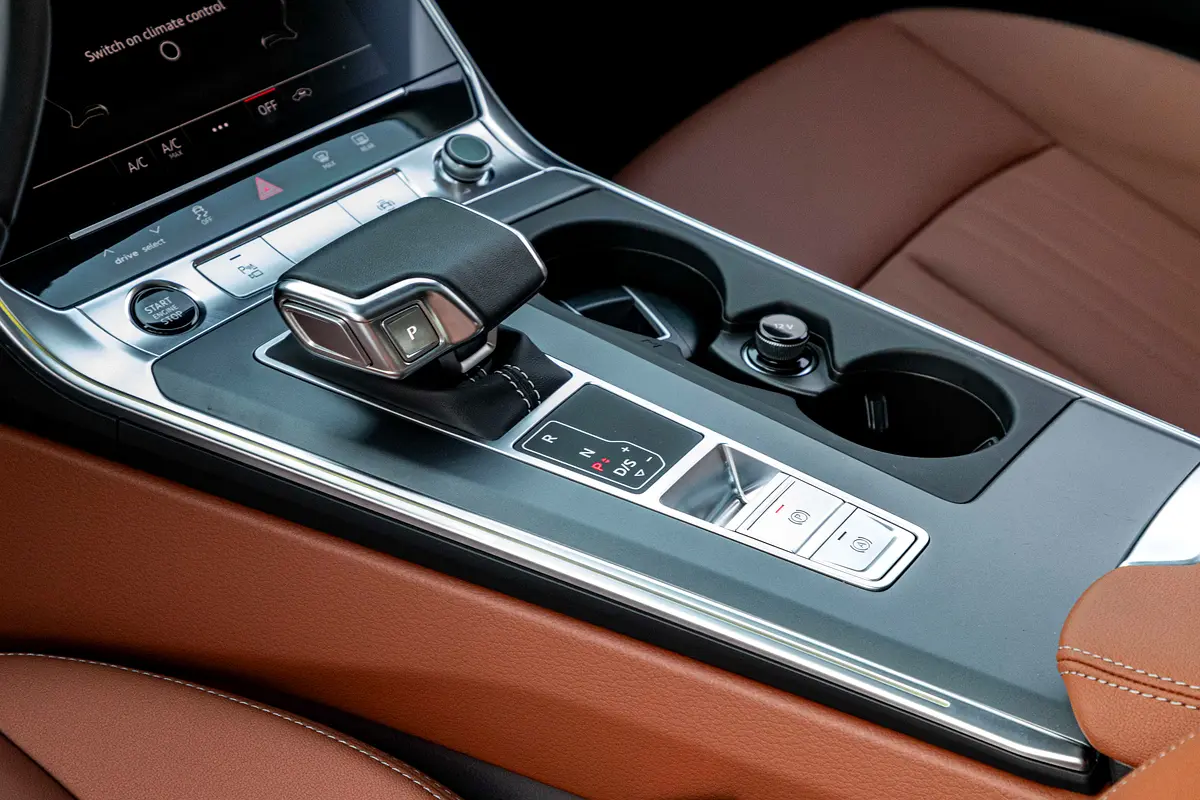 AUDI A7 S-line 2025 - photo 10 - Import Émirats | International Cars