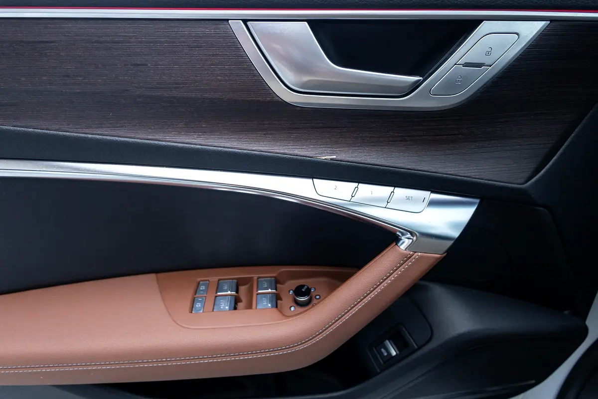 AUDI A7 S-line 2024 - photo 10 - Import Émirats | International Cars