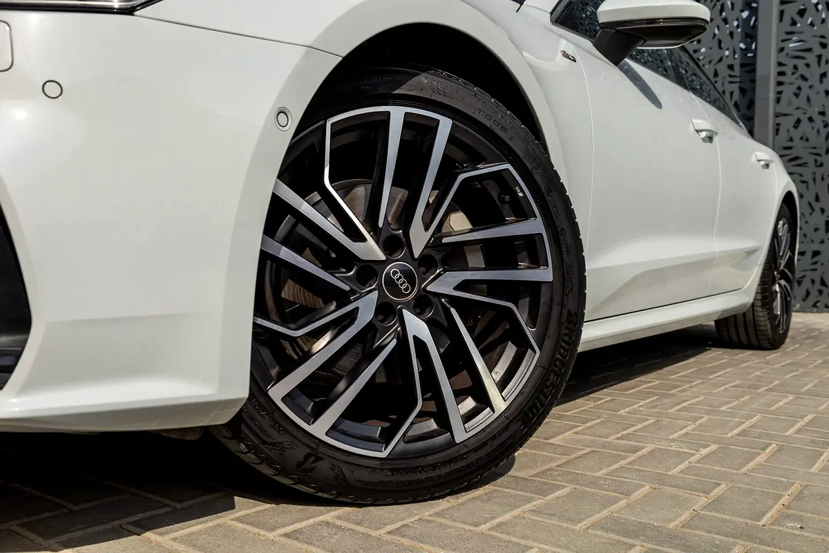 AUDI A7 S-line 2024 - photo 8 - Import Émirats | International Cars