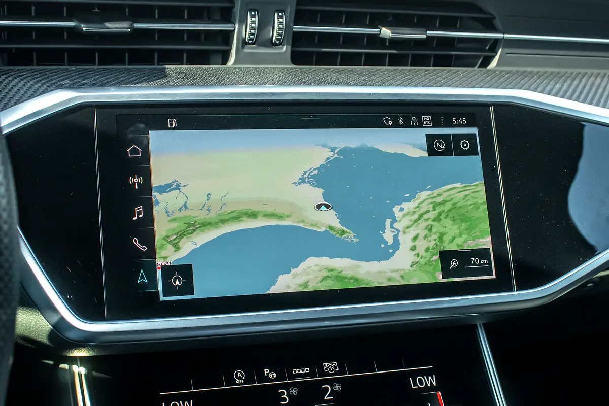 AUDI S6/RS6 4.0 TFSI quattro 2021 - photo 12 - Import Émirats | International Cars