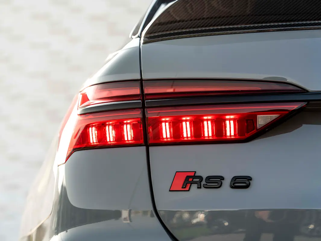 AUDI S6/RS6 Avant TFSI Quattro 2025 - photo 6 - Import Émirats | International Cars