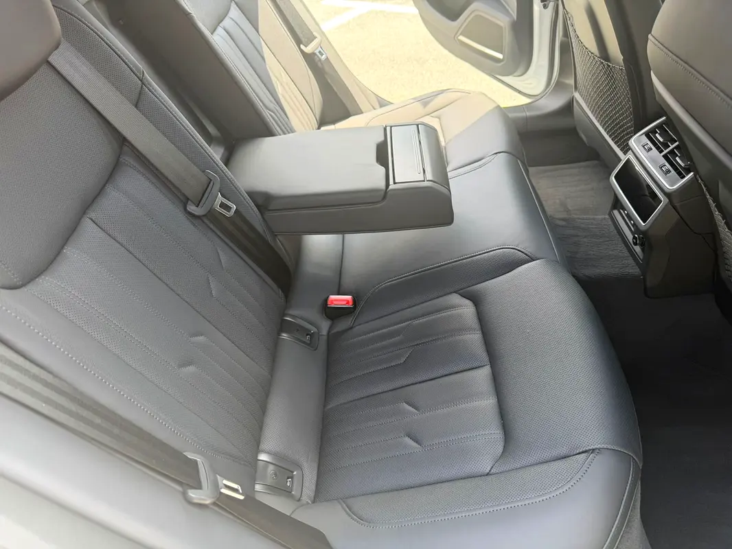 AUDI S6/RS6 4.0 TFSI quattro 2025 - photo 11 - Import Émirats | International Cars