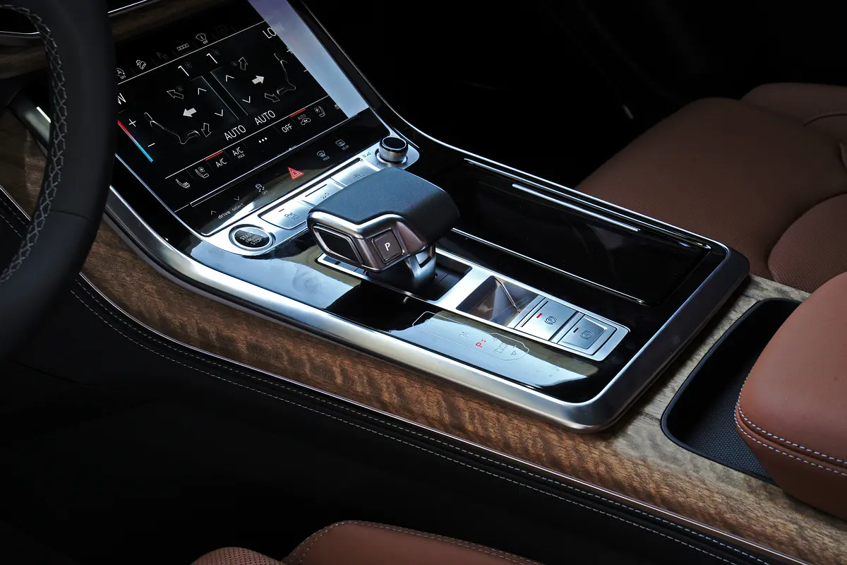 AUDI Q8 55 TFSI quattro 2025 - photo 12 - Import Émirats | International Cars