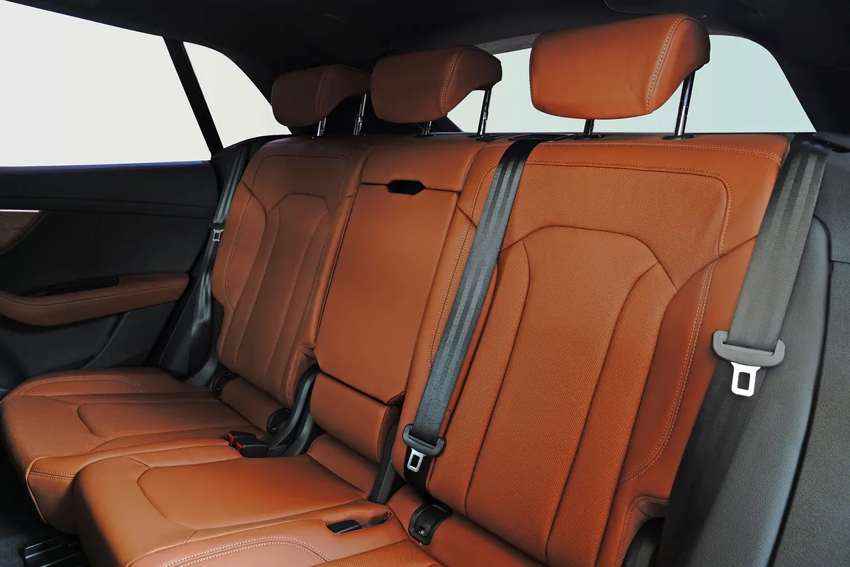 AUDI Q8 55 TFSI quattro 2025 - photo 7 - Import Émirats | International Cars