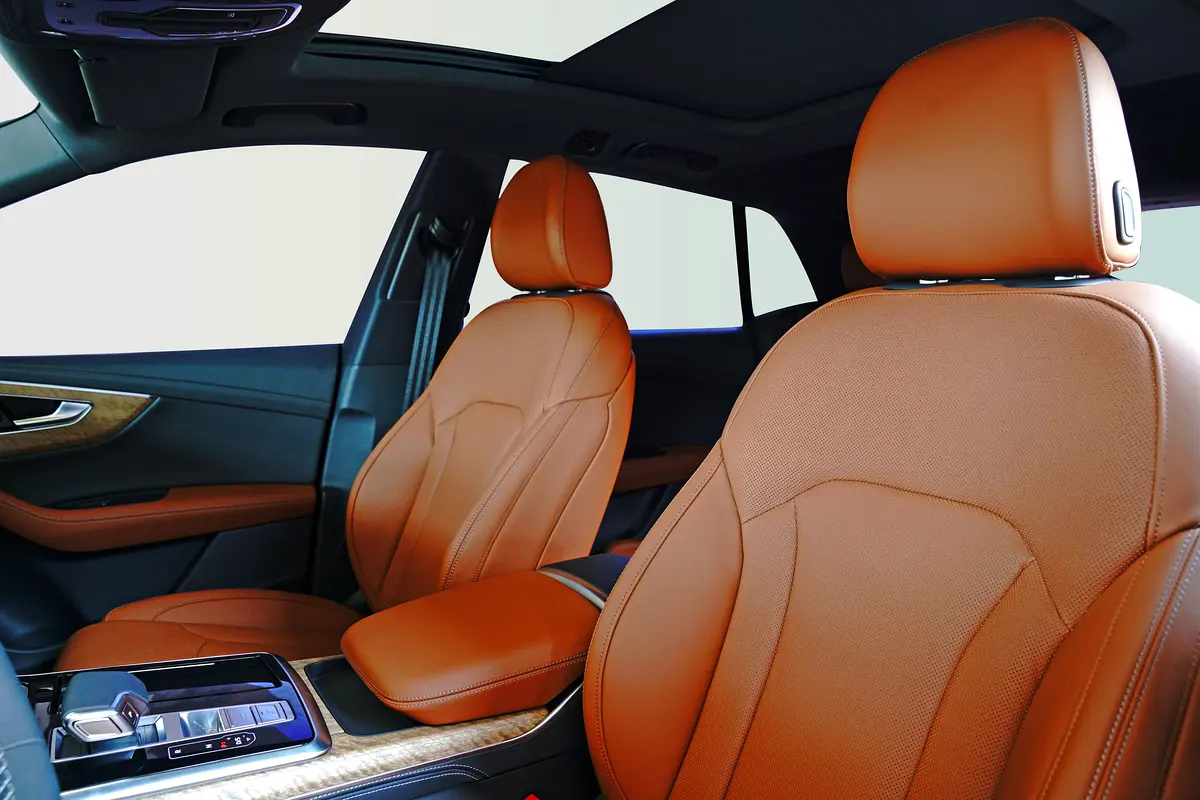 AUDI Q8 55 TFSI quattro 2025 - photo 8 - Import Émirats | International Cars