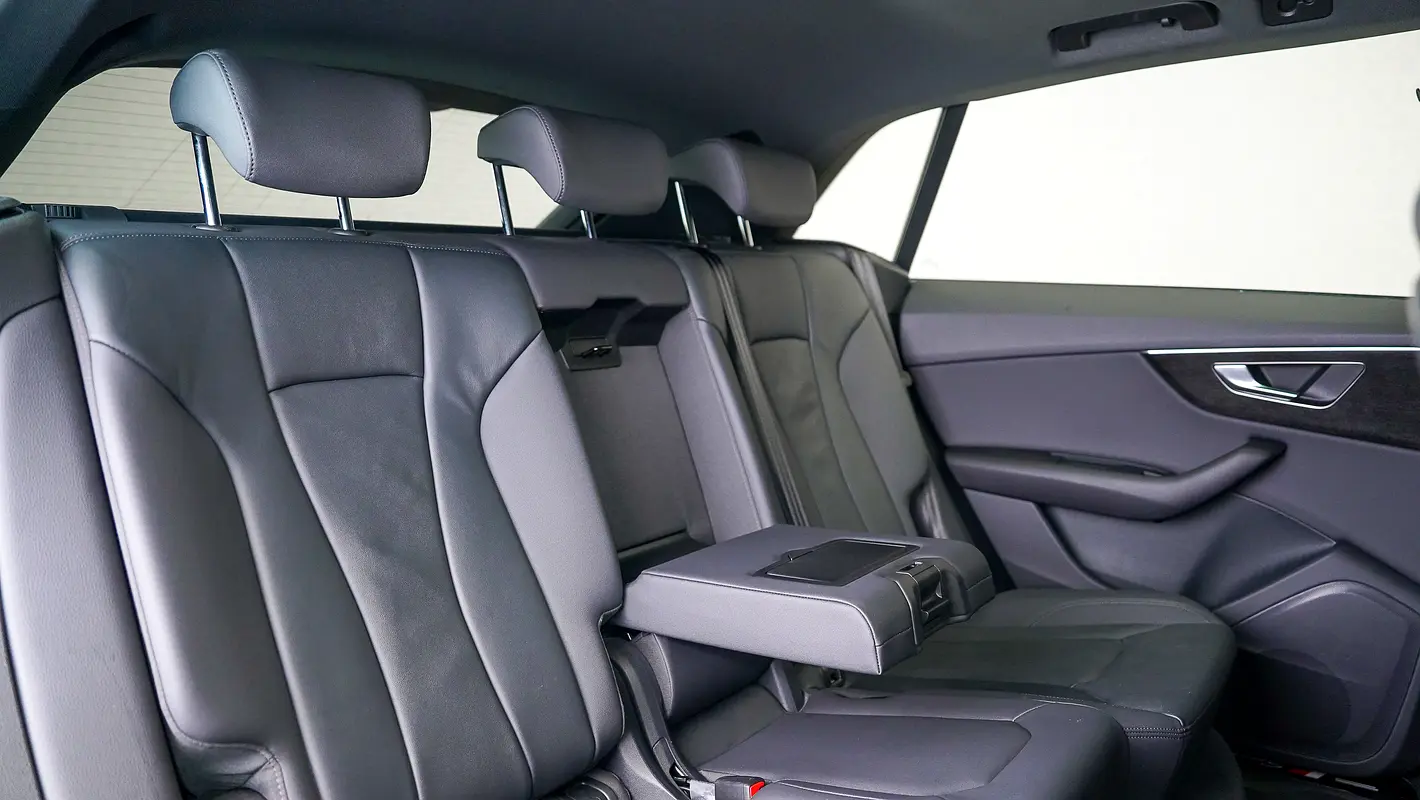 AUDI Q8 55 TFSI quattro S line 2023 - photo 7 - Import Émirats | International Cars