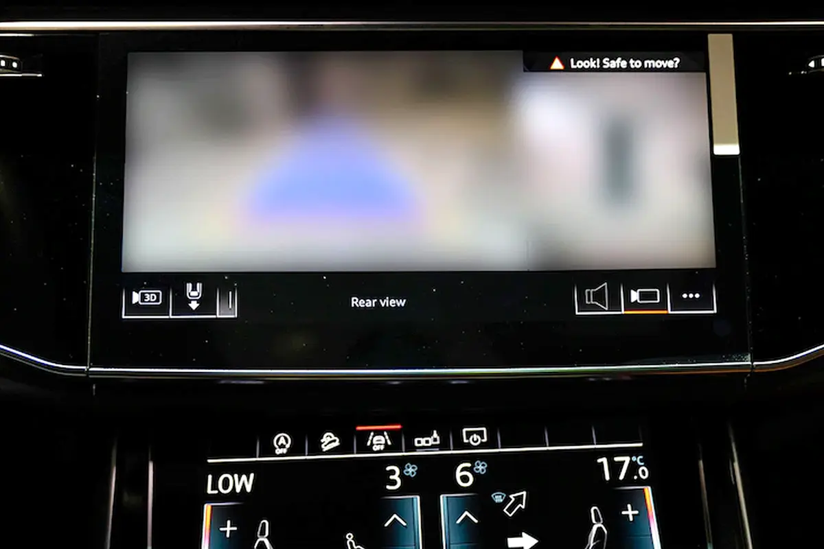 AUDI Q8 55 TFSI quattro S line 2023 - photo 10 - Import Émirats | International Cars