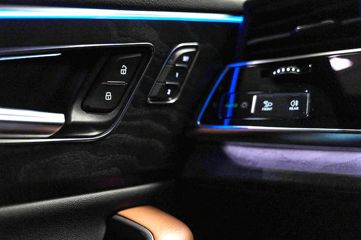 AUDI Q8 55 TFSI quattro S line 2023 - photo 11 - Import Émirats | International Cars