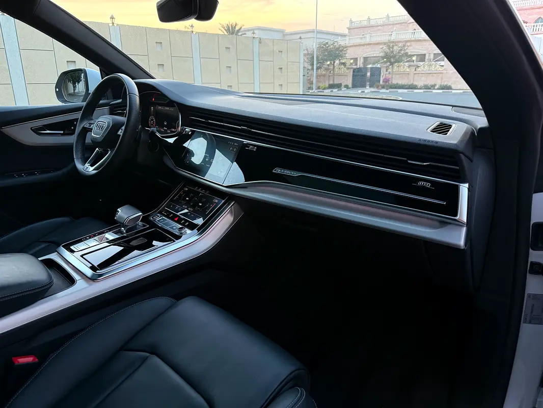 AUDI Q8 55 TFSI quattro S line 2022 - photo 4 - Import Émirats | International Cars