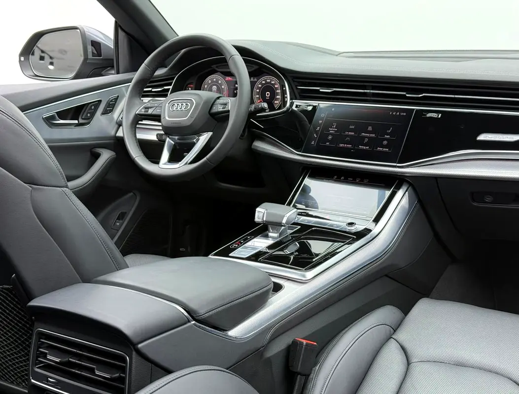AUDI Q8 55 TFSI quattro S line 2023 - photo 11 - Import Émirats | International Cars