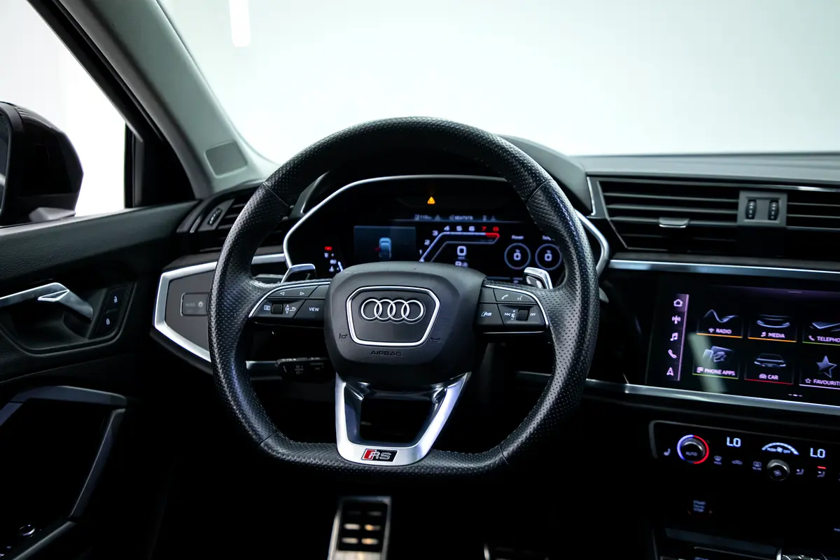 AUDI RSQ3 2023 - photo 9 - Import Émirats | International Cars