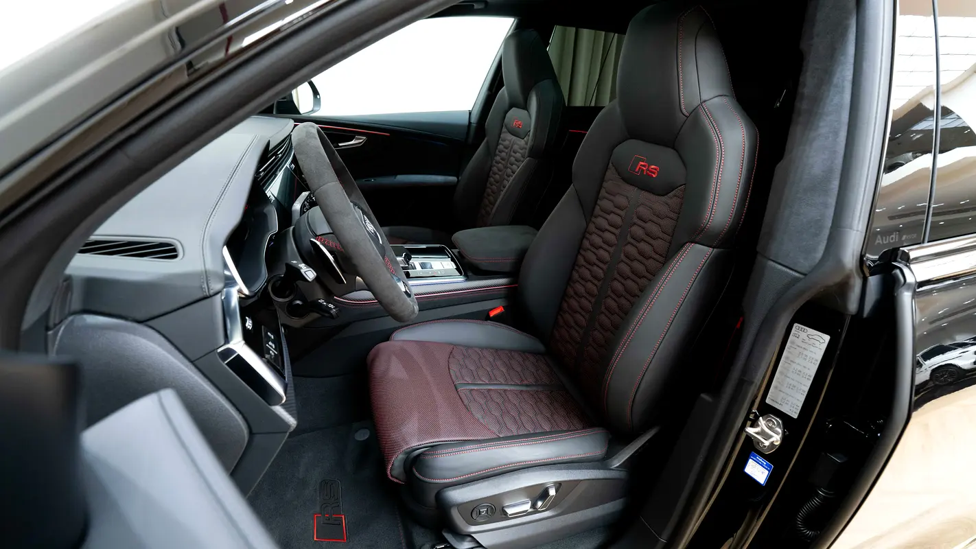 AUDI RS Q8 4.0 TFSI quattro S tronic 2026 - photo 11 - Import Émirats | International Cars