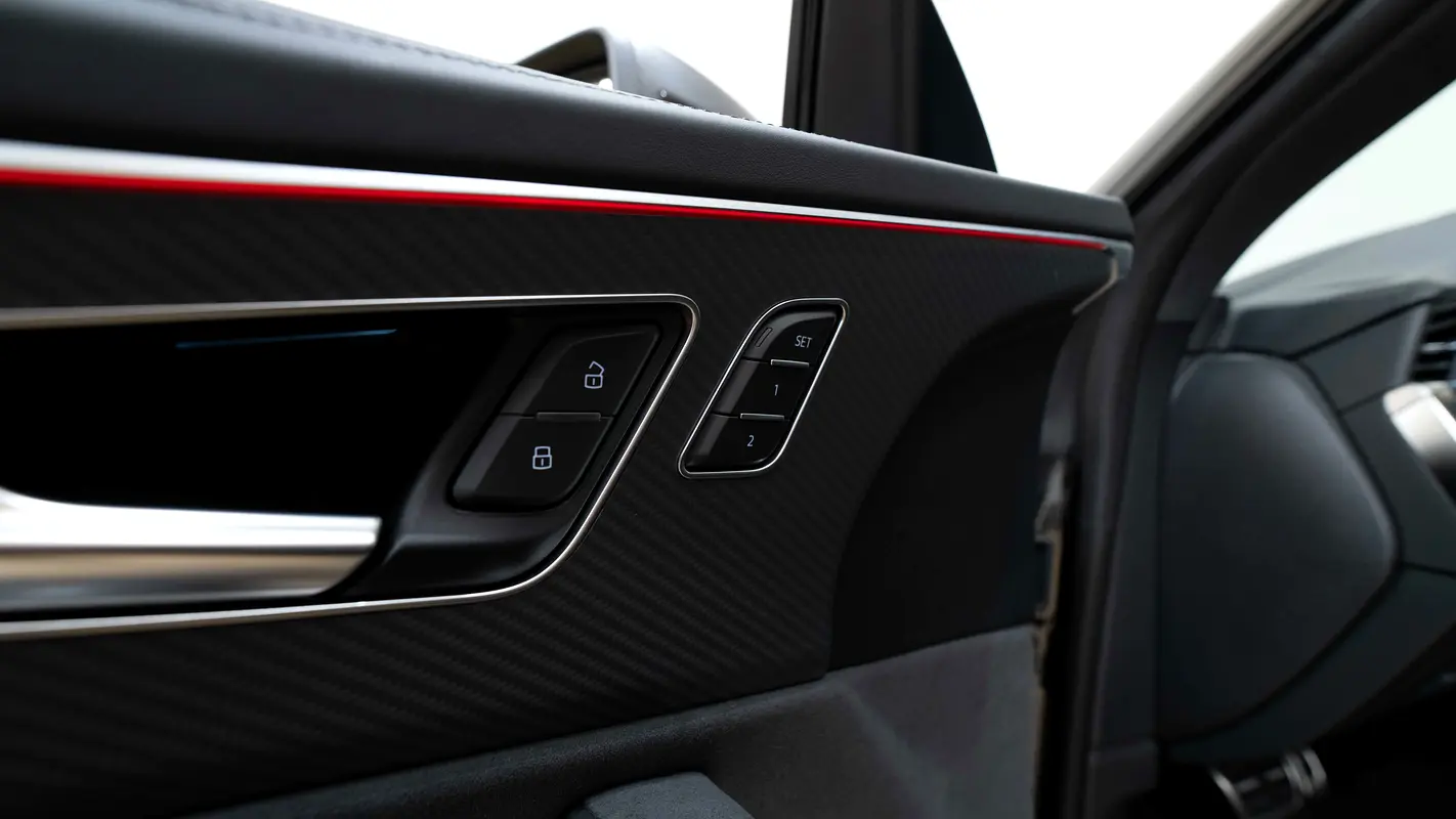 AUDI RS Q8 4.0 TFSI quattro S tronic 2026 - photo 8 - Import Émirats | International Cars