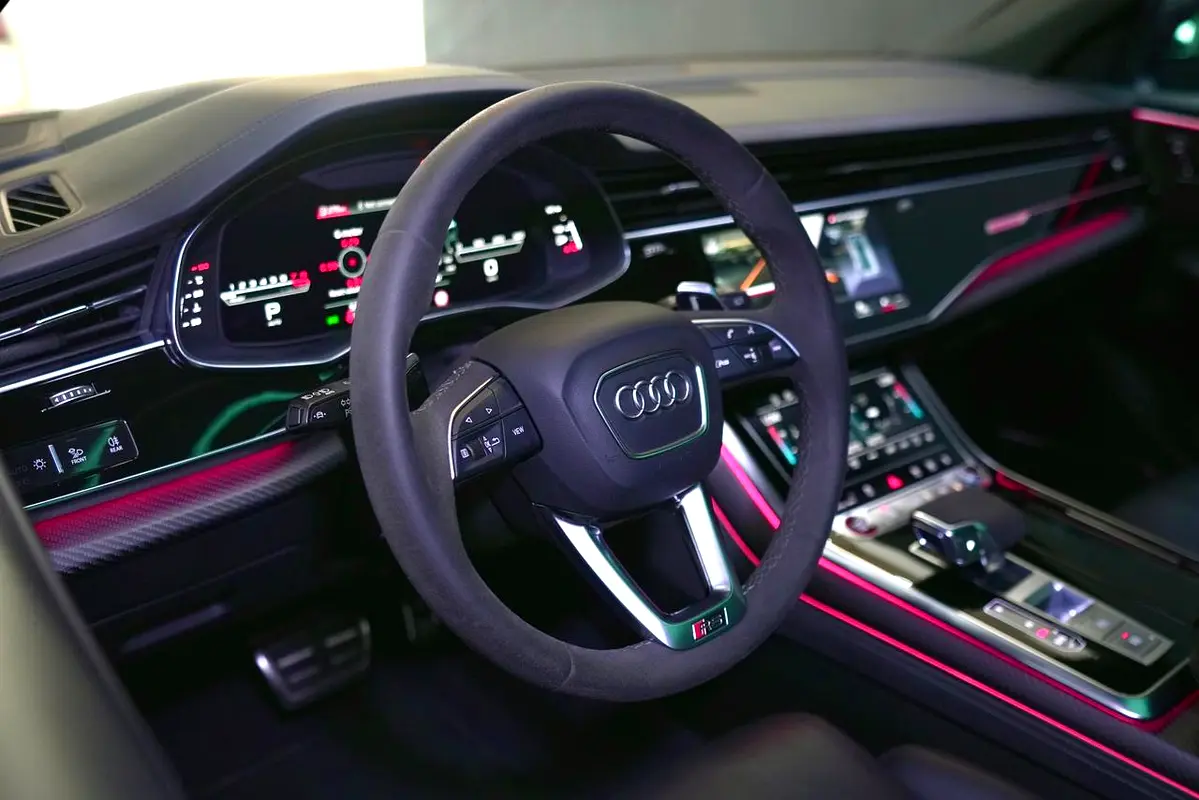 AUDI RS Q8 4.0 TFSI quattro 2023 - photo 2 - Import Émirats | International Cars