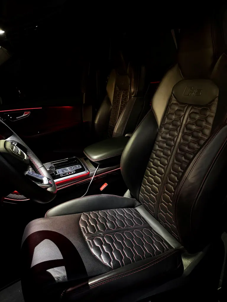 AUDI RS Q8 4.0 TFSI quattro S tronic 2021 - photo 12 - Import Émirats | International Cars