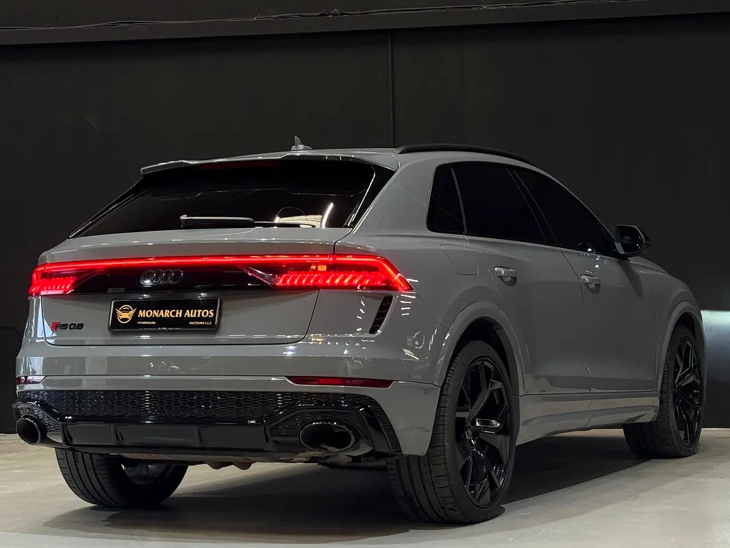 AUDI RS Q8 4.0 TFSI quattro S tronic 2022 - photo 3 - Import Émirats | International Cars