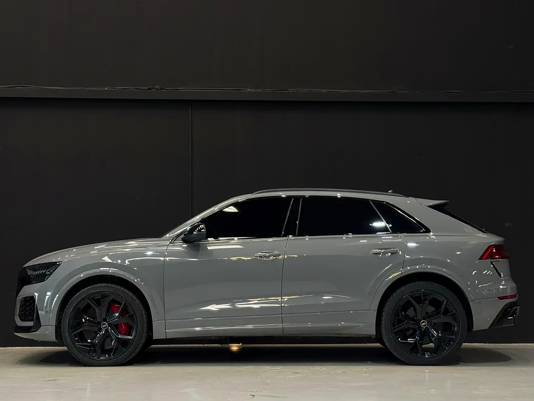 AUDI RS Q8 4.0 TFSI quattro S tronic 2022 - photo 9 - Import Émirats | International Cars