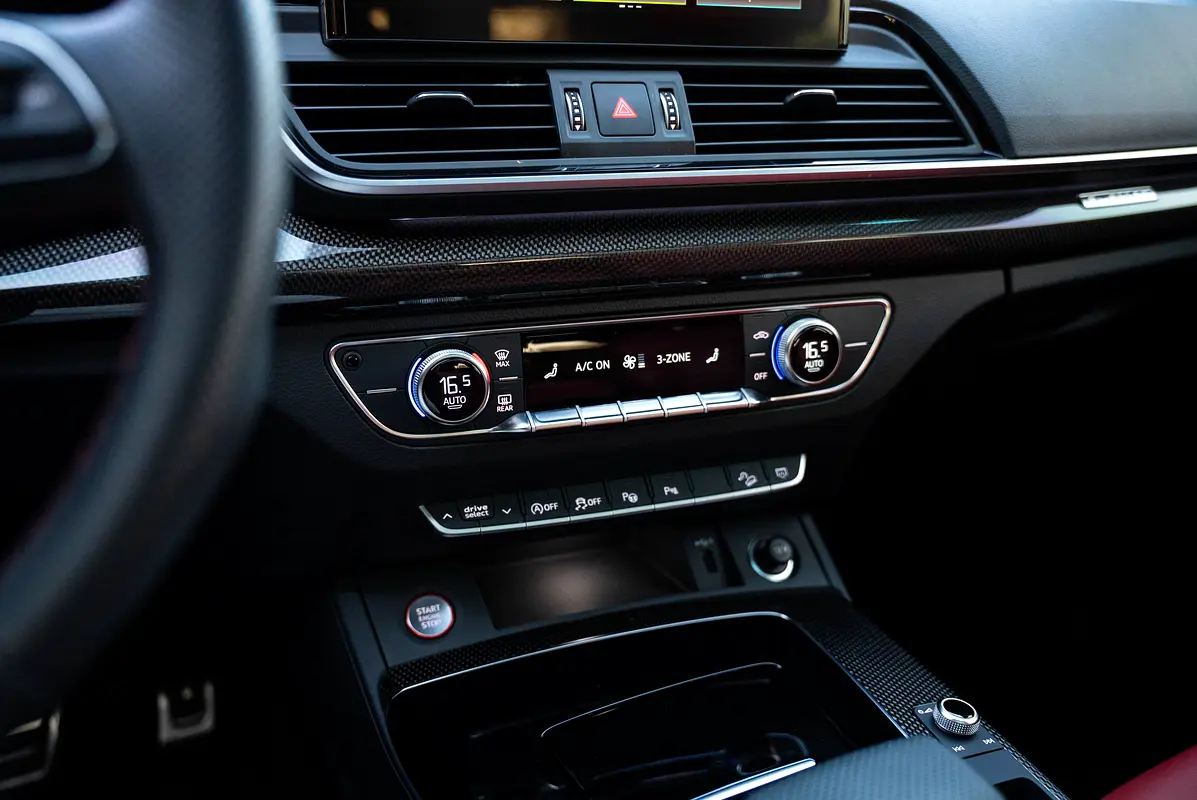 AUDI SQ5 3.0 TFSI quattro 2024 - photo 9 - Import Émirats | International Cars