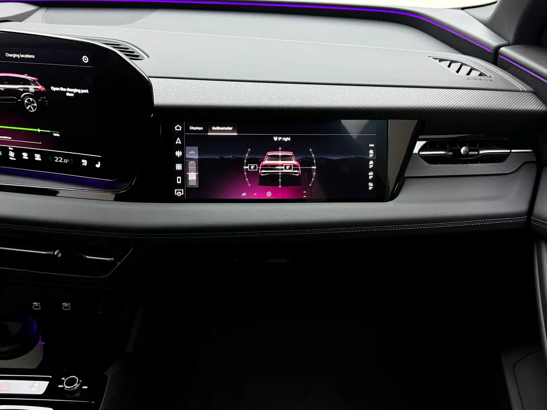 AUDI Q6 e-tron Premium Plus 2025 - photo 12 - Import Émirats | International Cars