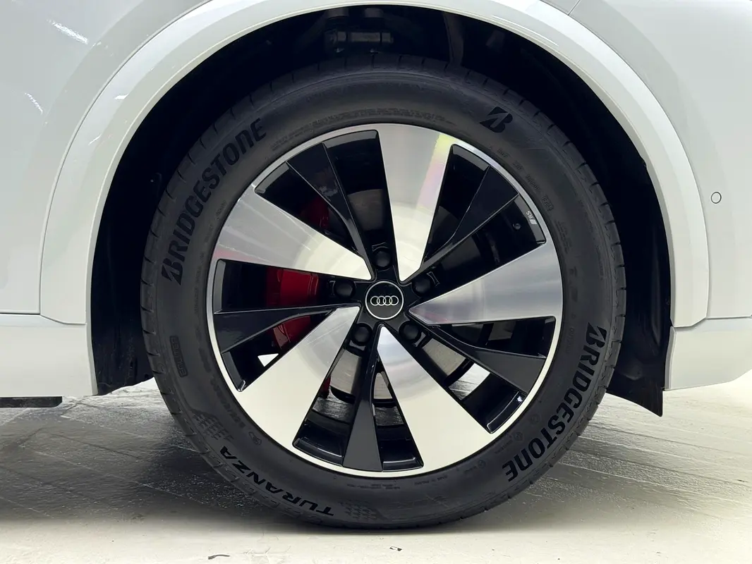 AUDI Q6 e-tron Premium Plus 2025 - photo 7 - Import Émirats | International Cars