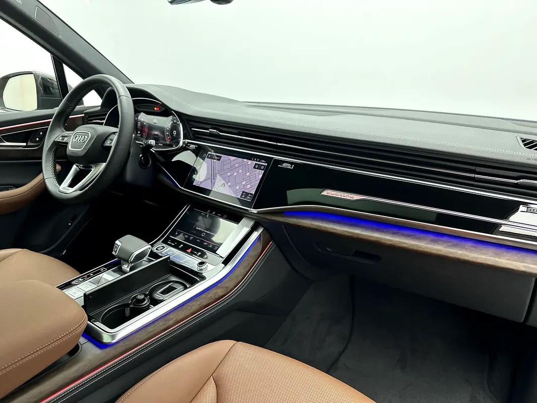 AUDI Q7 55 TFSI quattro S line 2025 - photo 11 - Import Émirats | International Cars