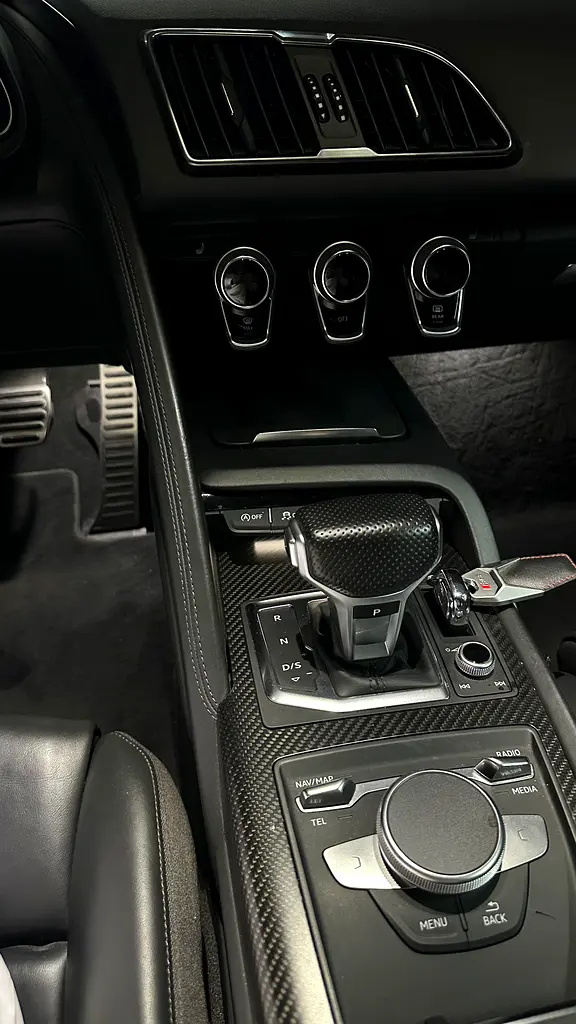 AUDI R8 V10 quattro 2017 - photo 7 - Import Émirats | International Cars